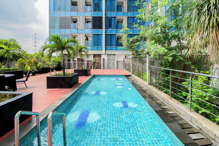 Pool 2, Good Location Studio At Apartment Tamansari The Hive Near Lrt Station, East Jakarta