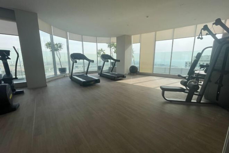 Interior 4, Dubai Marina Walk Gem Modern Apt with Pool & Gym access, Steps to Beach & Metro, Dubai