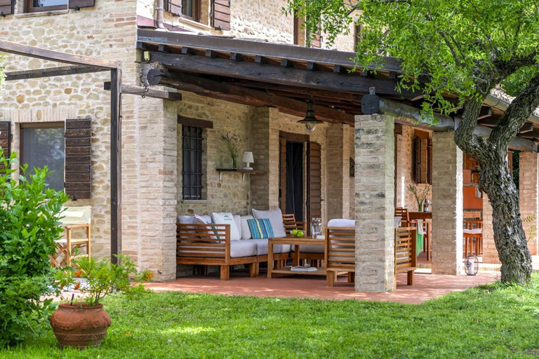 Room 5, Casale Belvedere 8 1 by Marche Holiday Villas, Pesaro E Urbino