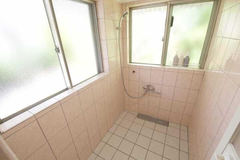 Bathroom 3, Amesoko 747, Nakijin