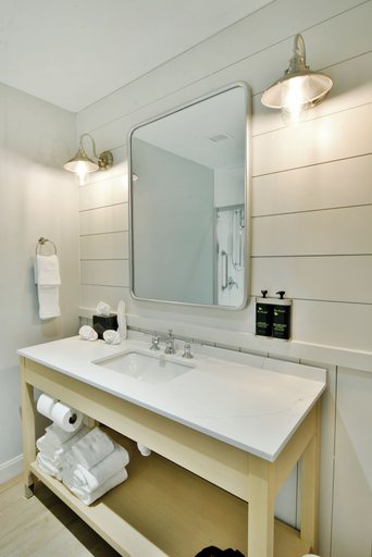 Bathroom 5, Rod 'N' Reel Resort, Calvert