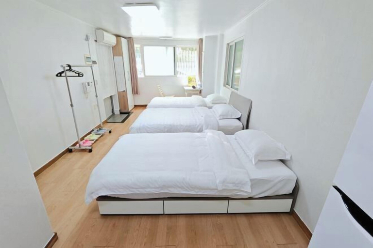 Room 3, QINGHE HOME, Jongno