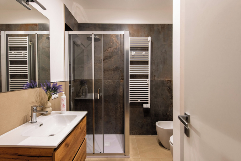 Bathroom 2, Lo Jacono Apartments by Wonderful Italy, Palermo