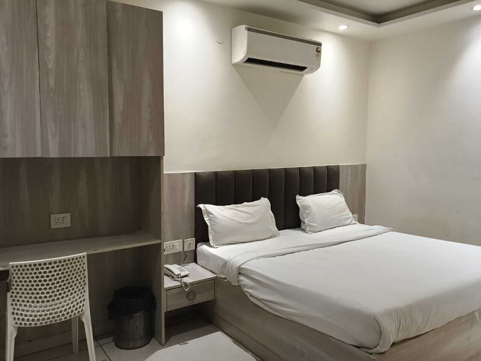 Room 5, Hotel Red Chilly Adarsh Nagar, Delhi