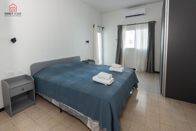 Room 4, Sea view apartment with balcony