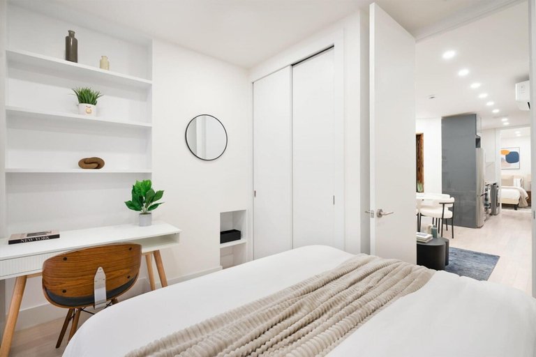 Room 2, 48-4fw Newly Renovated W D Midtown, New York