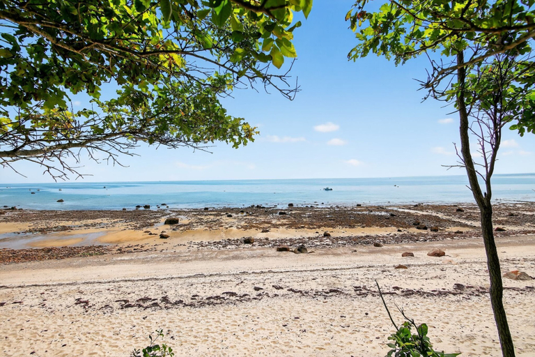 Beach 5, Ocean Views & Private Beach 3br Nature Escape 3 Bedroom Villa, Plymouth