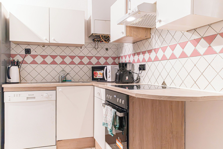 Private kitchen 3, Charming 3BR Apt in Central Vienna, Wien