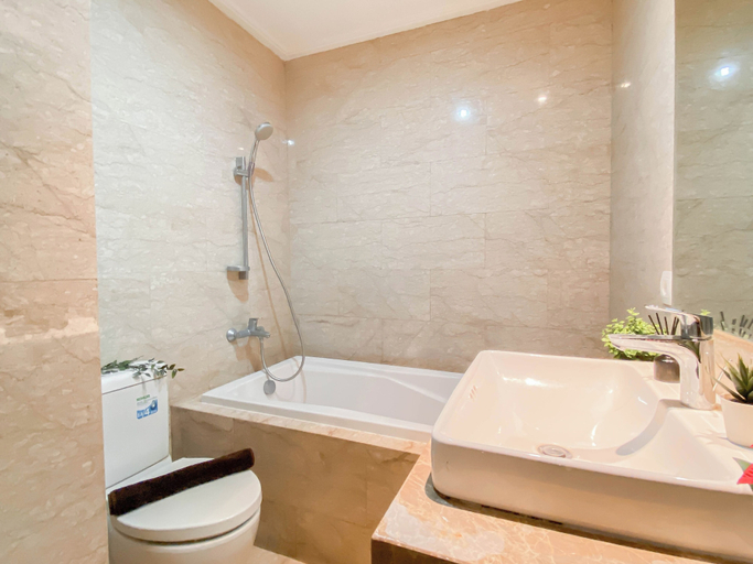 Bathroom 4, 2Br With Private Lift Near Station At Menteng Park Apartment, Central Jakarta