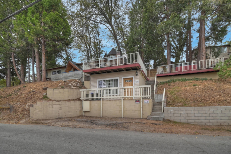 Exterior 5, Emerald Arrowhead Haus - For 6, San Bernardino