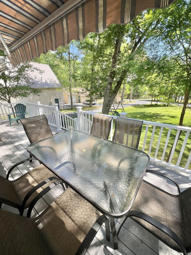 Outdoor dining, Camp Dragonfly Limit 10 3 Bedroom Home by RedAwning, Cumberland