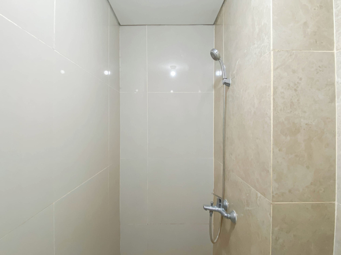 Bathroom 5, Warm Contemporary Studio Apartment At Transpark Cibubur, Depok