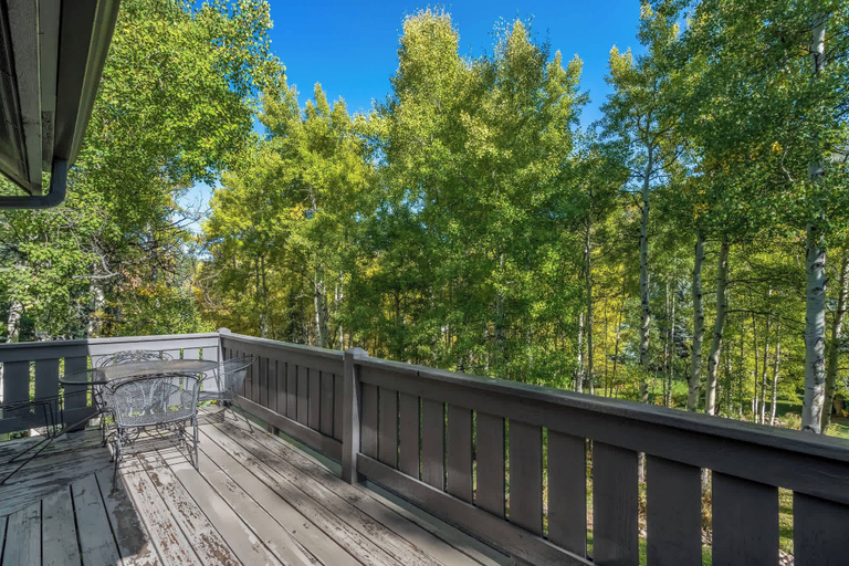 Outdoor dining 3, Evergreen Escape – Home for 10, Eagle