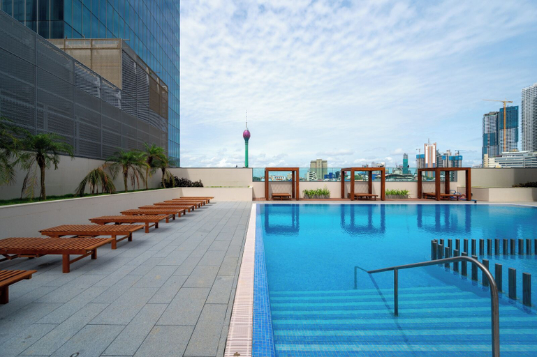 Outdoor pool, Skyline Escapes by The Governor, Colombo