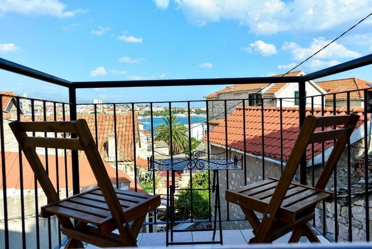 Others 5, Golden B&B, Split