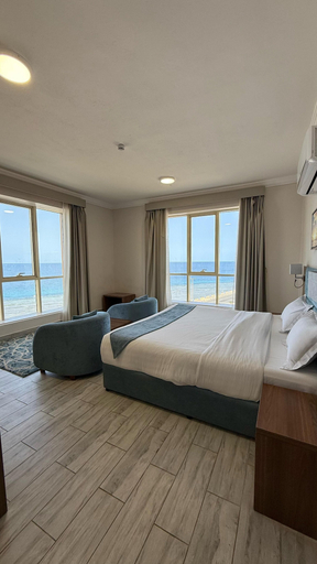 Bedroom 4, Seaview Hotel, Umluj