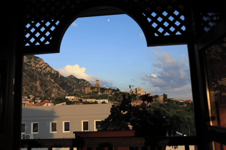 Others 5, Mervin Hotel, Krujës