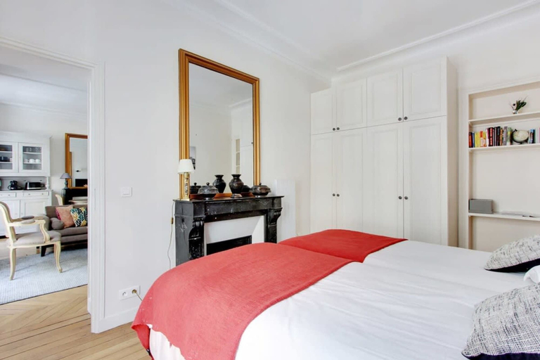 Room 2, Eiffel Market Charming 2 Bed Apt Near Invalides, Paris