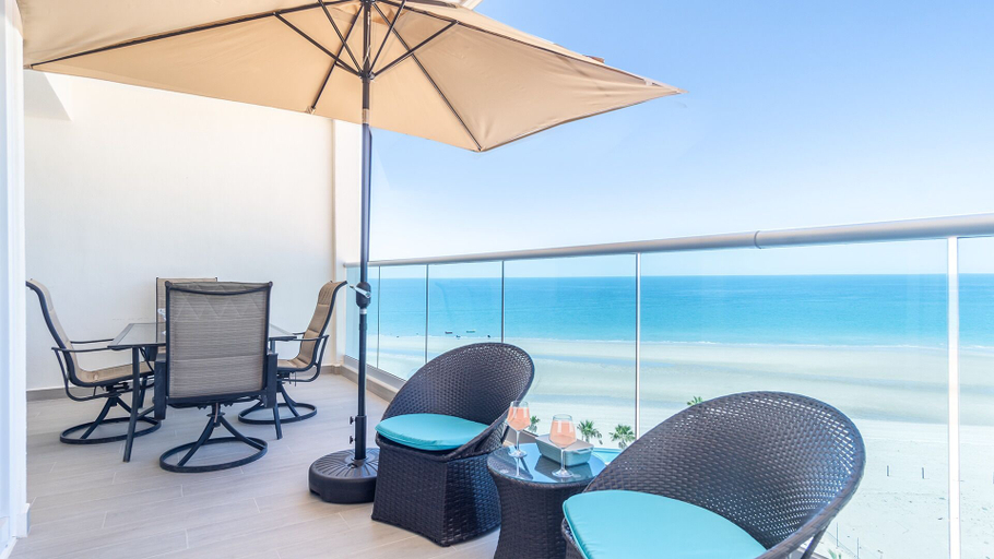 Outdoor dining 5, Beach Getaway 2 Bedroom Condo W802, Puerto Peñasco