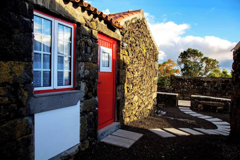 Front of property 2, Aldeia dos Caldeirões, Madalena