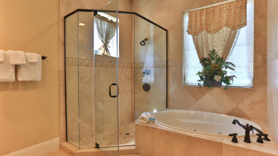 Bathroom 3, Tuscany, Walton