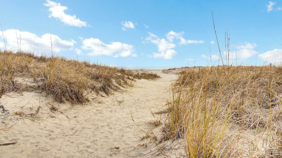 Others 5, 204 B Port O Call by Avantstay Beachfront Condo!, Charleston
