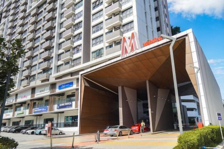 Exterior 4, KL Modern Family Suites • 3–4BR • Walk to MRT/Mall • Infinity Pool, Kuala Lumpur