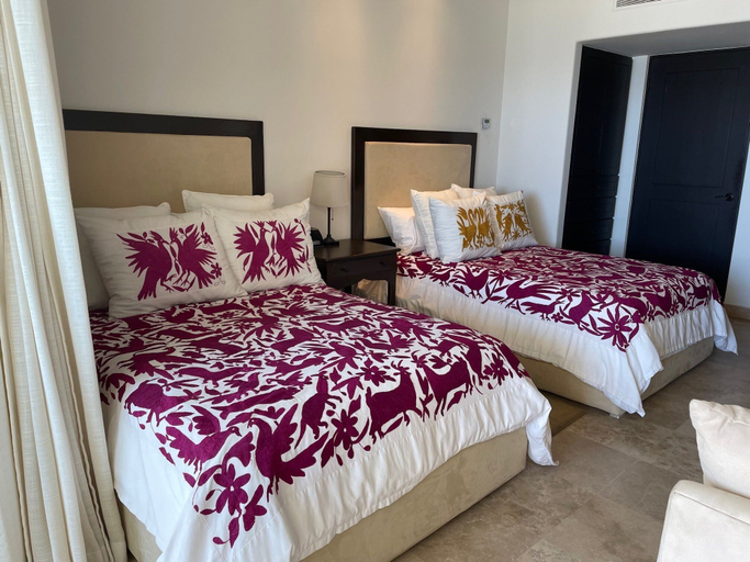 Room 3, Tortuga Bay TBB 2502, La Paz