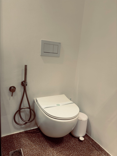 Bathroom 3, Mènnula, Catania
