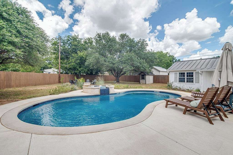 Pool 3, 108 Wisteria Dr, Gillespie