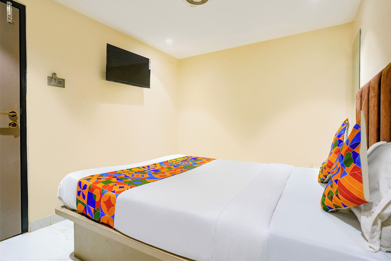 Room 3, Fabhotel Dolphin Residency, Mumbai City