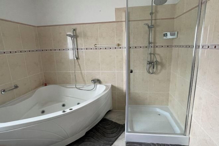Bathroom 5, Meszko Park House Budapest, Budapesti