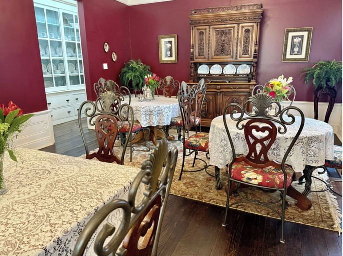 Breakfast area, The Judge's Chambers, Logan