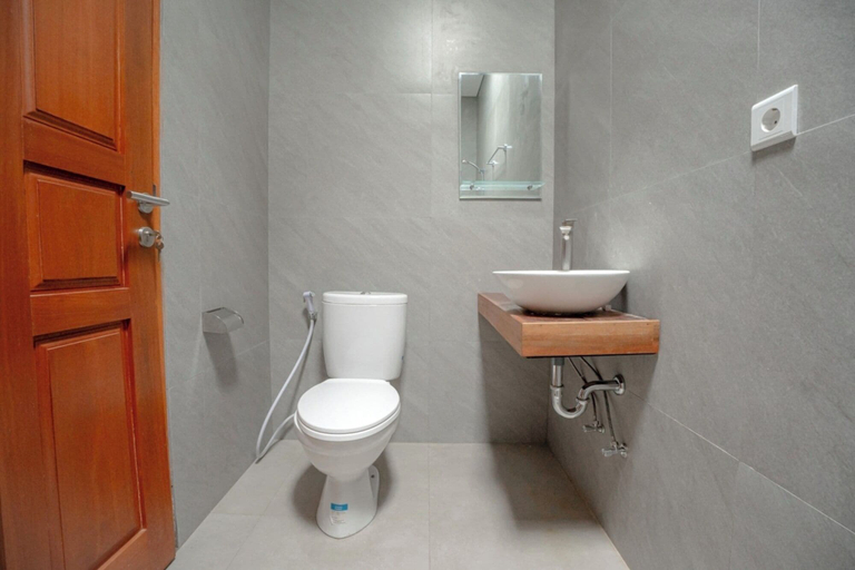 Bathroom 2, Abimanyu Guest House, Badung
