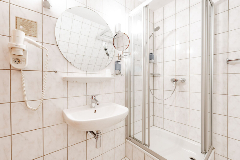 Bathroom 5, Hotel Domschatz, Harz