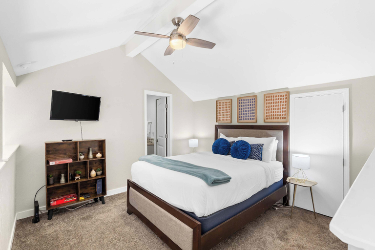 Room 2, Skyview Getaway 2bdr for 4, Taney