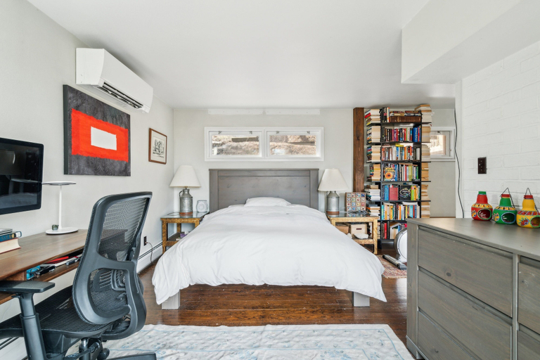 Room 3, Serene Architect-designed Vermont Chalet 4 Bedroom Home, Rutland