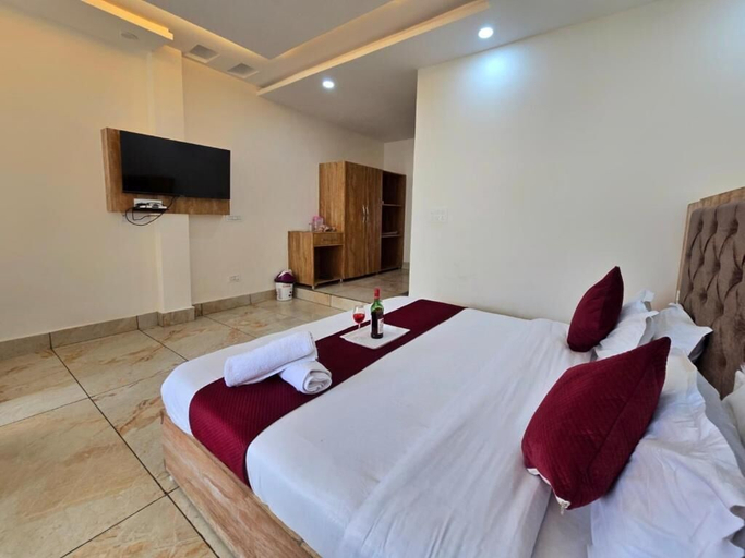 Room 4, Hotel New Snow Palace, Kangra