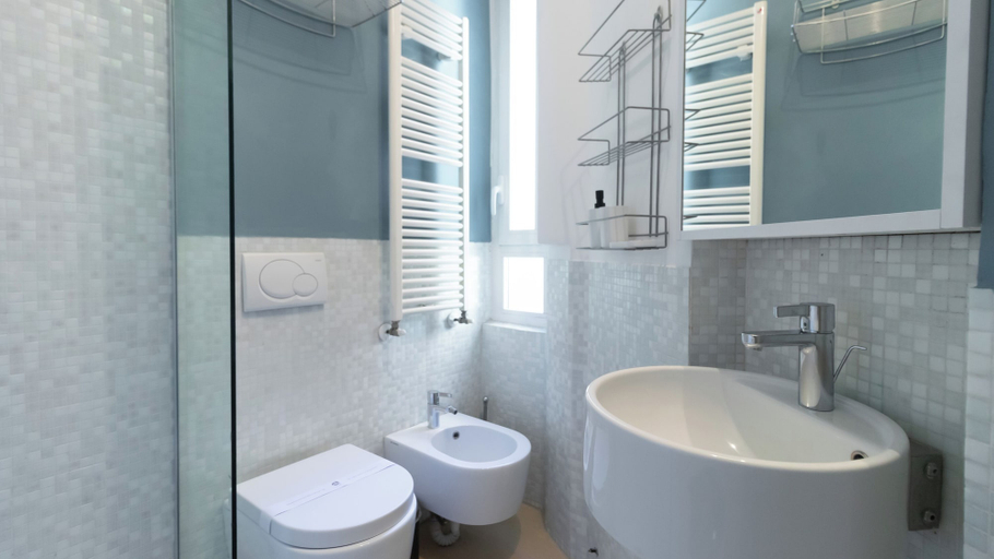 Bathroom 4, Italianway - Bezzecca 12, Milano
