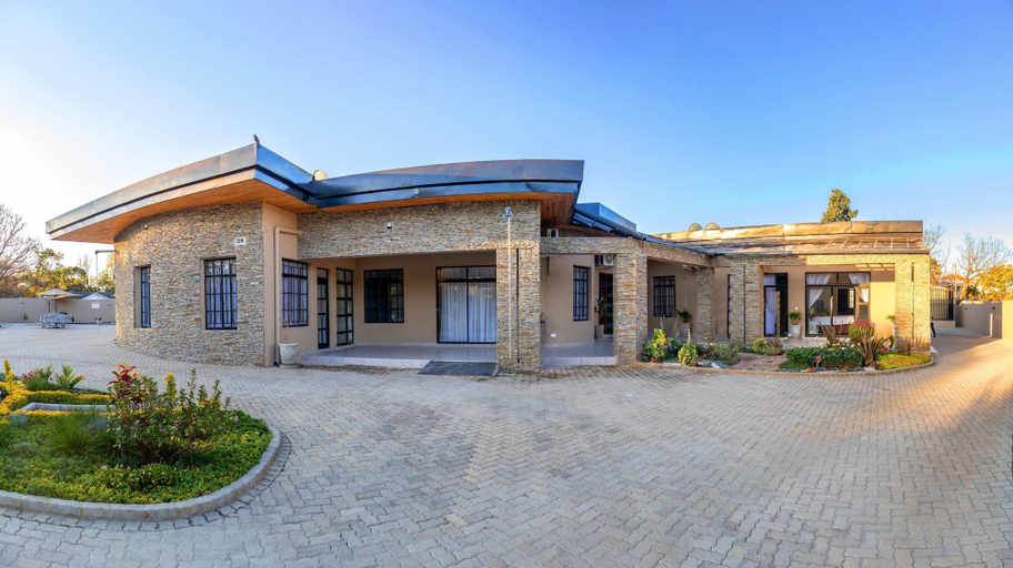 Exterior 2, Olivoak Villa, Harare