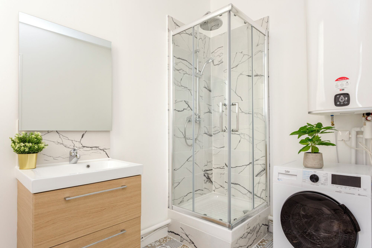 Bathroom 4, Merveil Family Suite - Saint Denis II, Paris