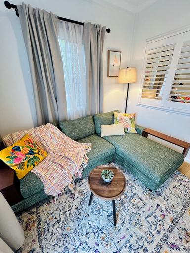 Living area, City Unit 4 Walk to Esplanade, Cairns