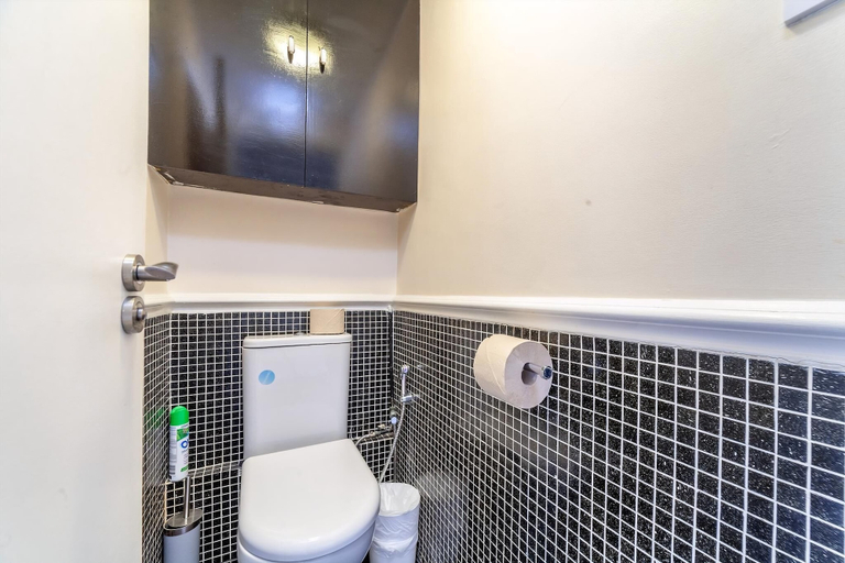 Bathroom 4, Stylish and Sleek Kensington Apartment, London