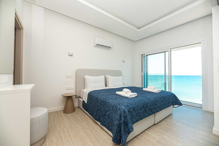 Room 5, Dinglis Beach Hotel Apartments, Larnaca