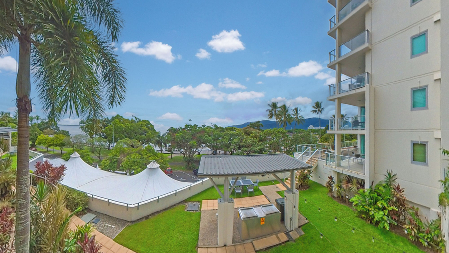 Garden 3, Studio in the City with pool and BBQ, Cairns
