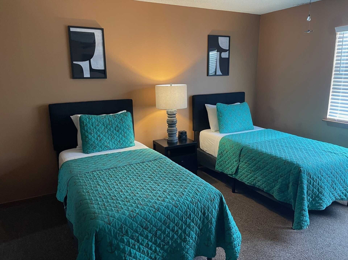 Room 3, H Oz-Toto 3 Bedroom Home by RedAwning, Baldwin