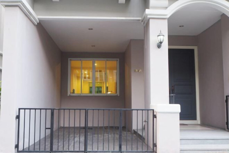 Exterior 4, Sol Stay Sukhumvit 16 Entire House Three Bedroom & Full Kitchen, Khlong Toey