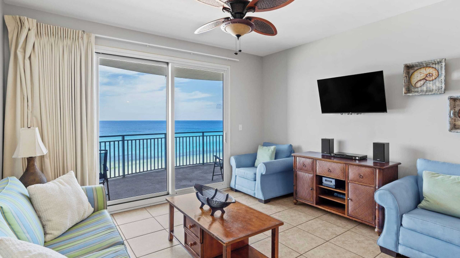 Interior 5, 2 Beachfront Condos BBQ Balconies, Resort Pool, Hot Tub + Direct Beach Access, Bay
