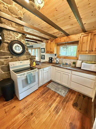 Private kitchen 3, Kendall Cottage Limit 6 3 Bedroom Villa, Cumberland