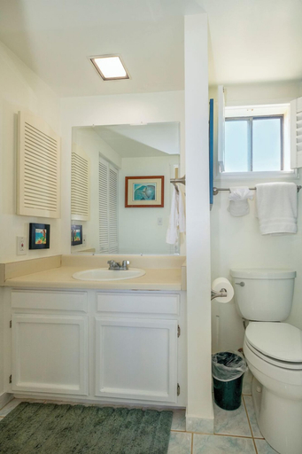 Bathroom 4, Sealodge J1, Kauai